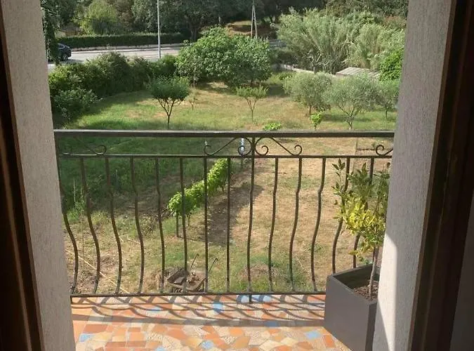 Appartement Independant Dans Villa, Entre Frejus Et St Raphael